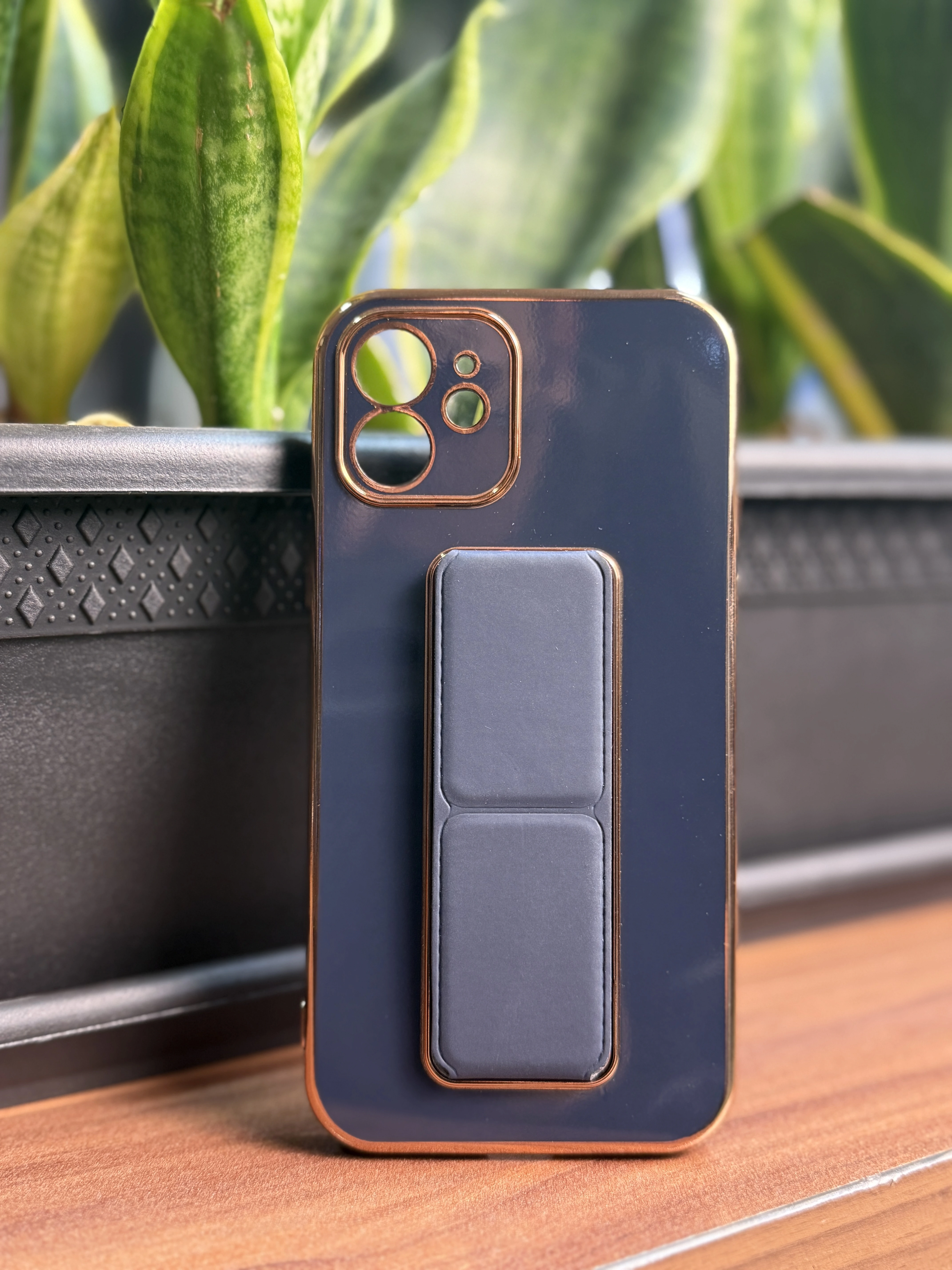 قاب چرمی استنددار مدل iphone 12